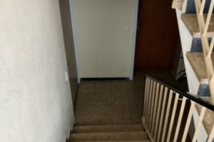 Treppe zum Tiefparterre und Keller